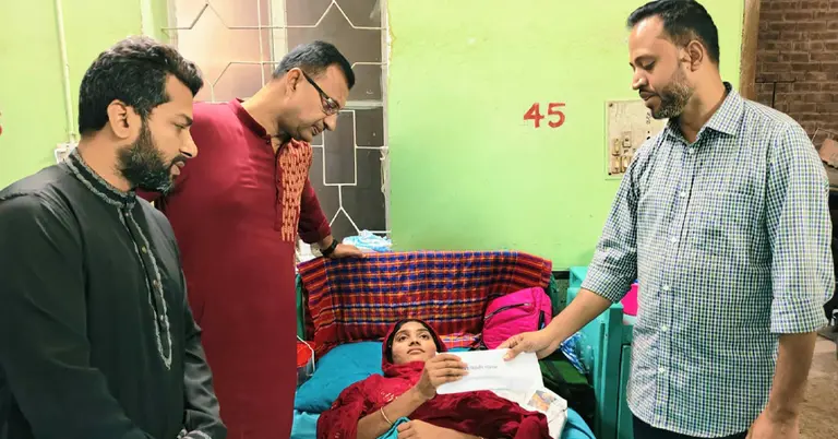 সহযোগিতা হস্তান্তর করেছেন প্রতিনিধিদল